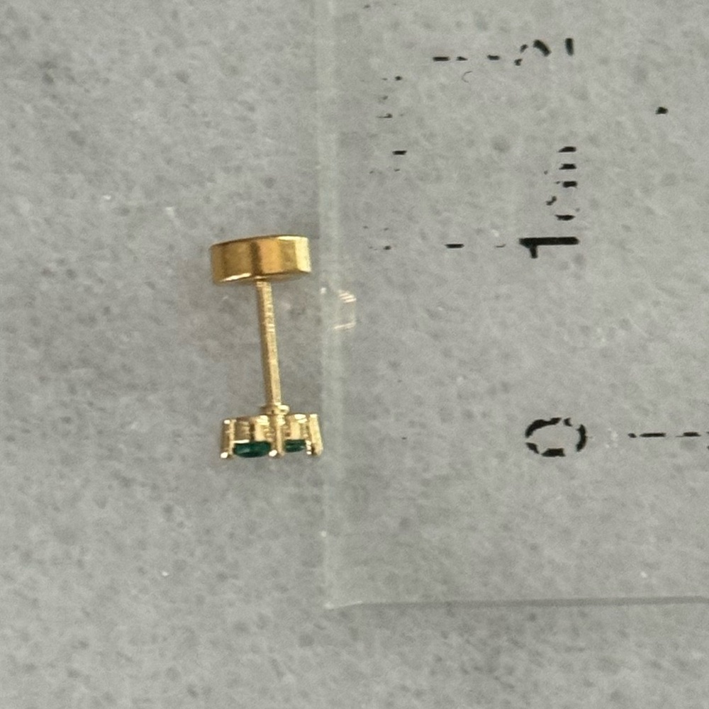 Gold Green Crystal Mini Micro Cartilage Earring
Brand New - Picture 4 of 4